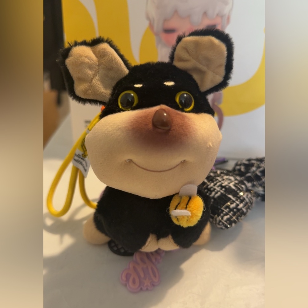 Fun Keychains with Many Amazing Accessories - Picture 9 of 16